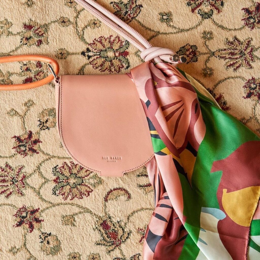 RALPH LAUREN TED BAKER PAUL SHARK ΕΞΟΥΣΙΟΔΟΤΗΜΕΝΟ ΚΑΤΑΣΤΗΜΑ ΣΤΟΝ ΠΕΙΡΑΙΑ